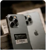 Smartphones d’occasion présentés en boutique