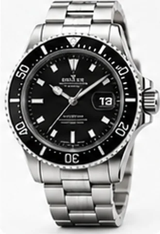 Montre de plongée à cadran noir photographiée pour une fiche objet